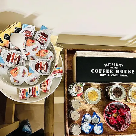 לינה וארוחת בוקר Arco Trinita 3*